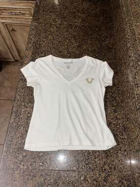 True Religion Women's V-Neck T-Shirt White Size Medium